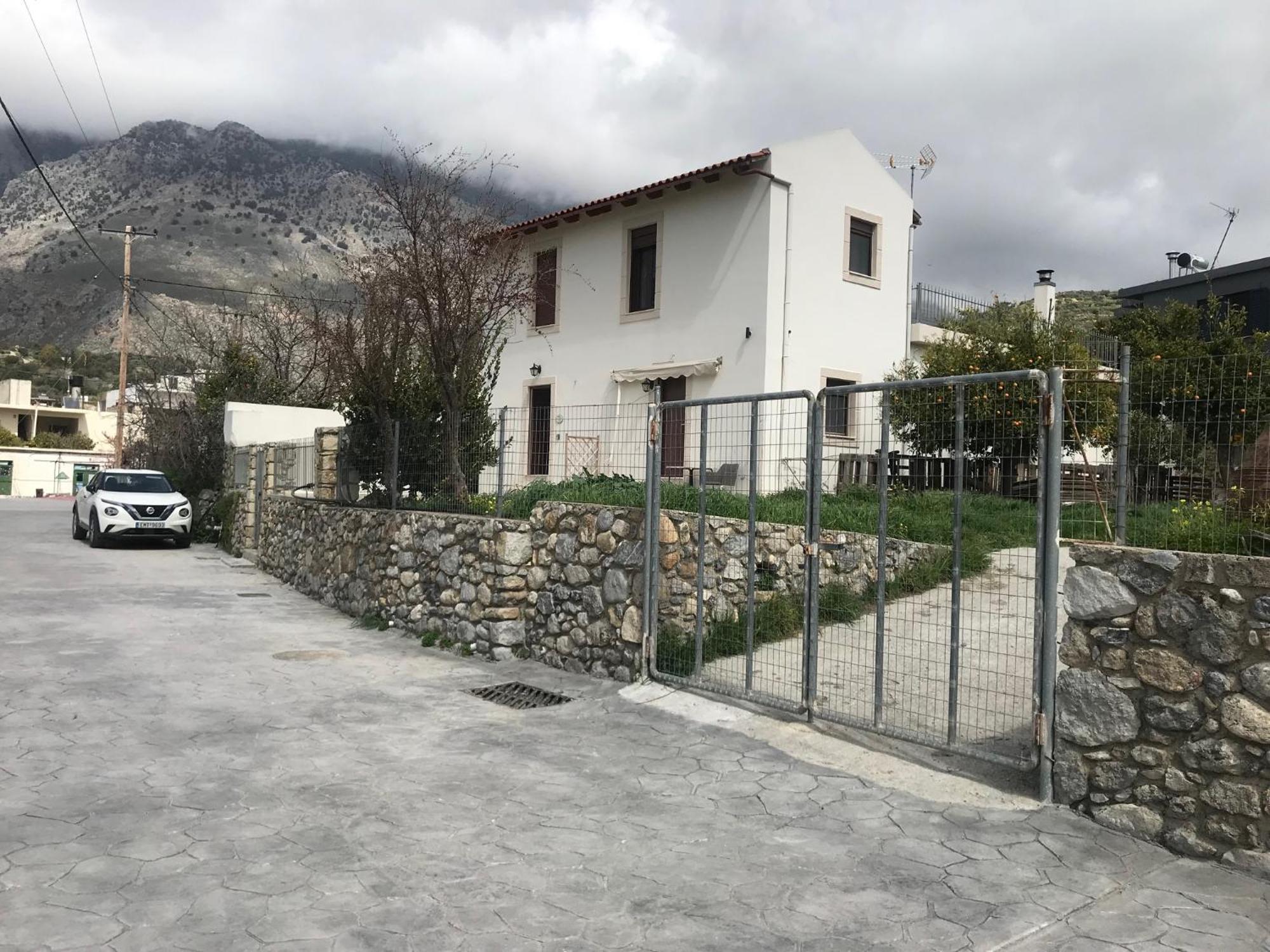 Papa-Antonis Stone House Zarós Exterior foto